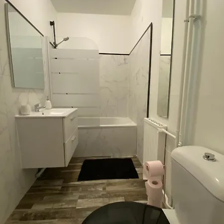Appartement Appartement, Parking Gratuit, Sortie, Autoroute, La Meridienne *